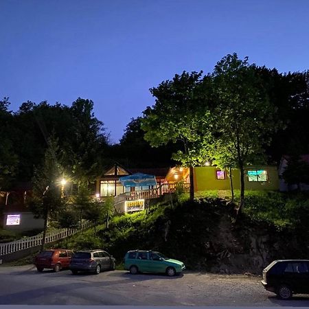 Apartmani Sastavci ティエンティシュテ エクステリア 写真