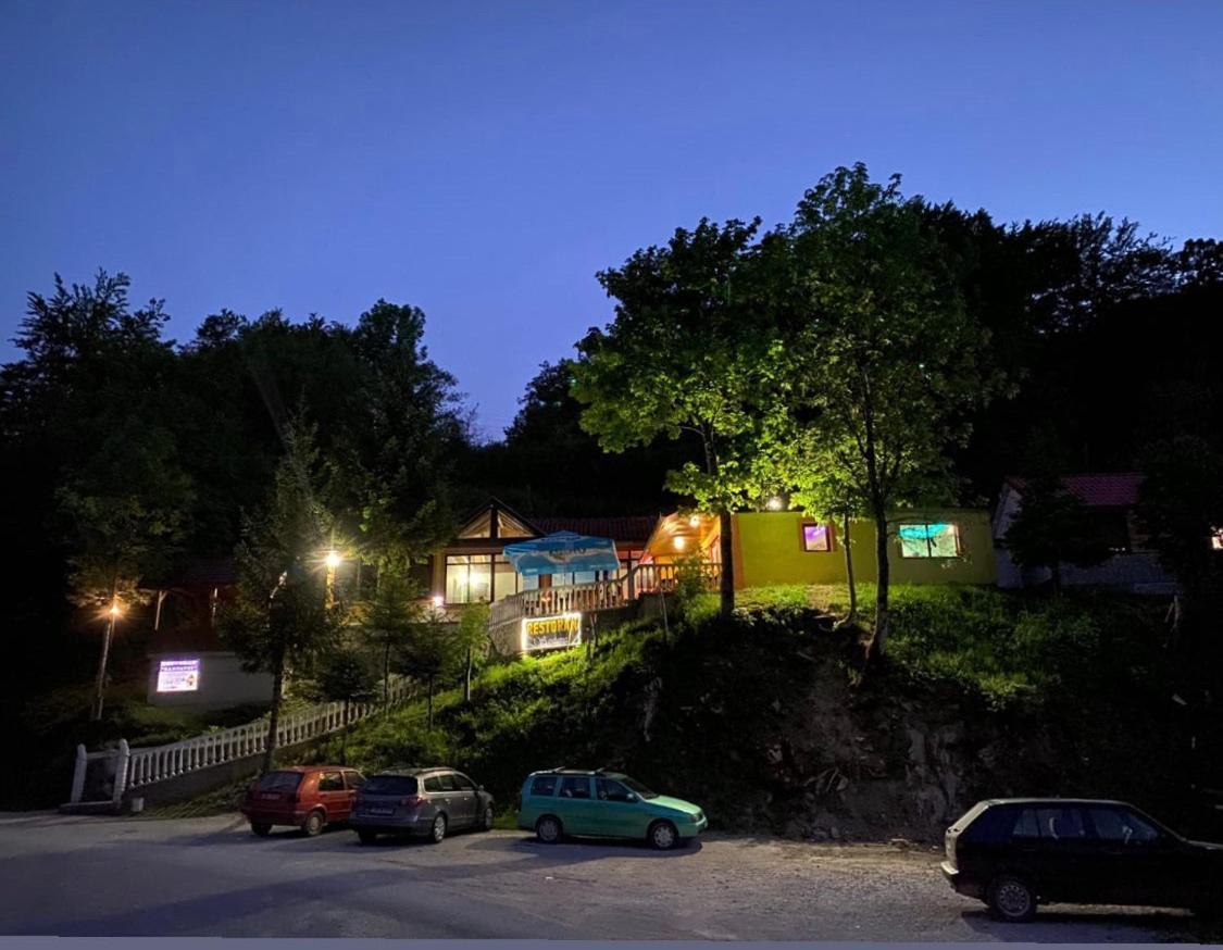 Apartmani Sastavci ティエンティシュテ エクステリア 写真